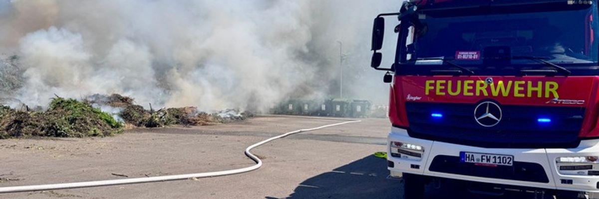 FW Hagen: Erneuter Brand in Kompostierungsanlage - Feuerwehr im Großeinsatz