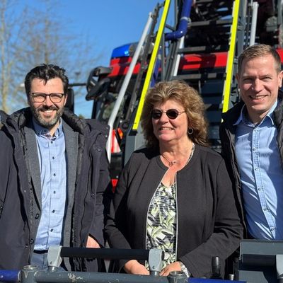 FW-WRN: Mit Drehleiter in den Ruhestand: Überraschende Verabschiedung für Kordula Mertens