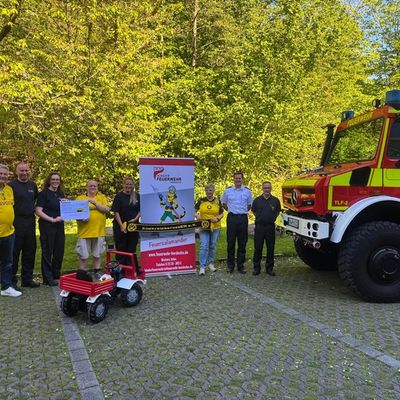 FW-EN: SüdkreisborussEN spenden für die Feuerwehrsalamander - Fanclub aus dem EN-Kreis unterstützt Herdecker Kinderfeuerwehr