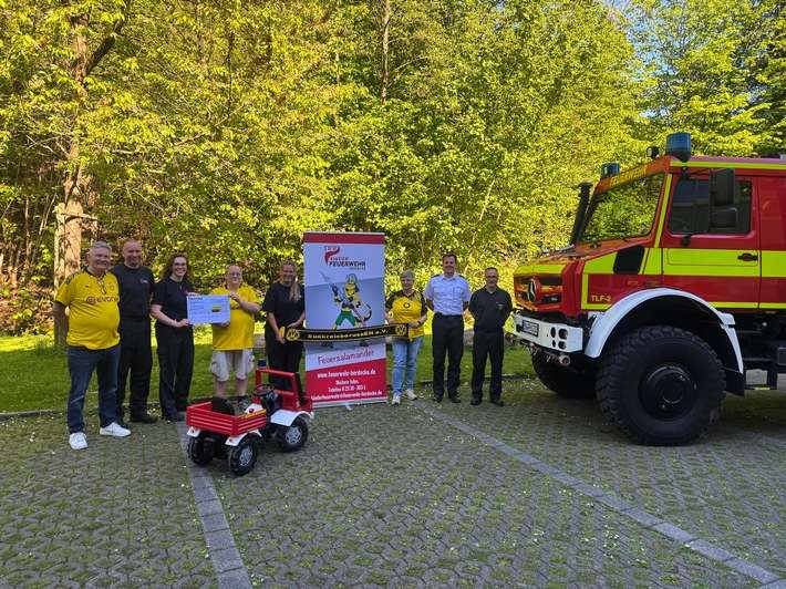 FW-EN: SüdkreisborussEN spenden für die Feuerwehrsalamander - Fanclub aus dem EN-Kreis unterstützt Herdecker Kinderfeuerwehr
