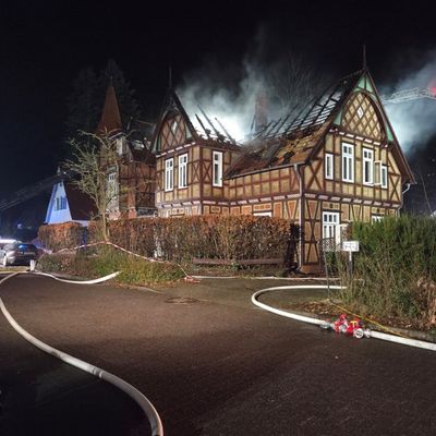 FW-ROW: Wohnhausbrand in Rotenburg - Großbrand in der Nacht