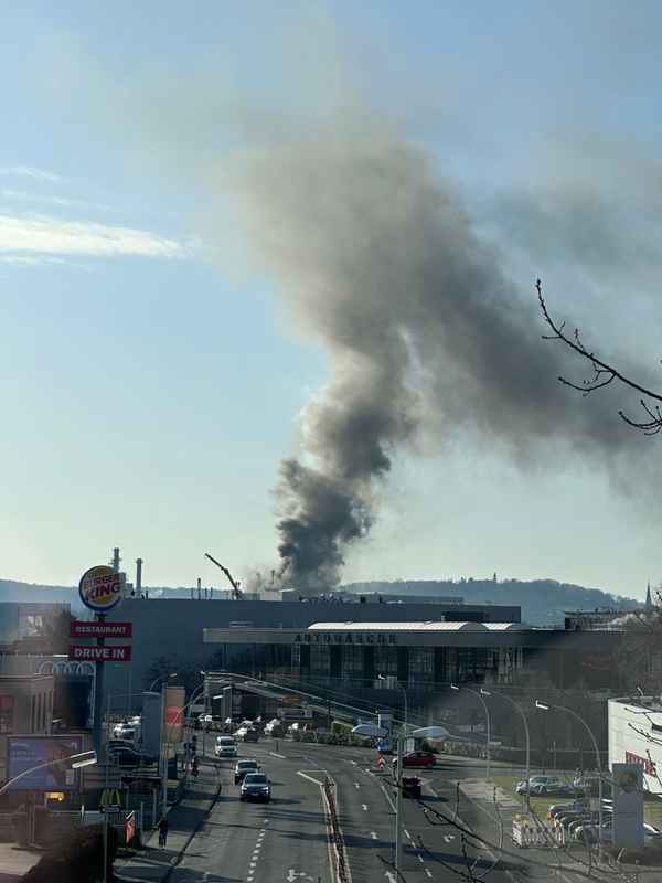 FW-BN: Feuerwehreinsatz bei Brand in Bonner Müllverbrennungsanlage