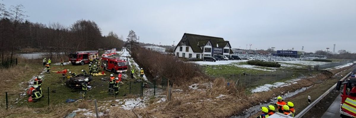 FW-ROW: Schwerer Verkehrsunfall auf der BAB 1 bei Bockel