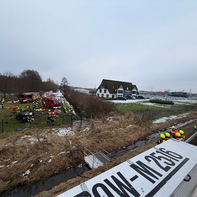 FW-ROW: Schwerer Verkehrsunfall auf der BAB 1 bei Bockel