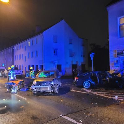 FW-OB: Technische Rettung nach schwerem Verkehrsunfall