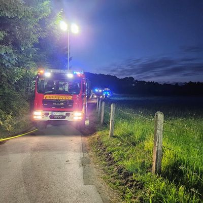 FW-EN: Wetter - Verkehrsunfall, Kleinbrand und Pkw-Brand am Dienstag und in der Nacht zu Mittwoch