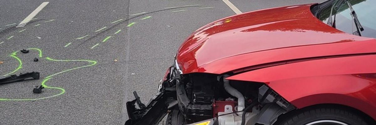 FW-OB: Verkehrsunfall - PKW überschlägt sich auf der Buschhausener Straße