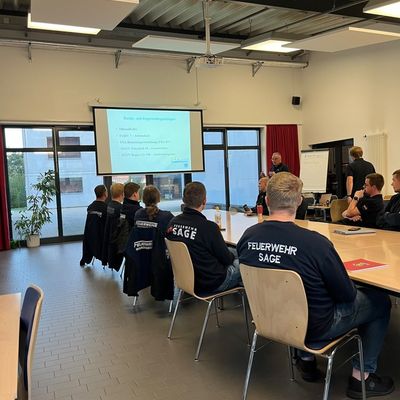 FW-OLL: Mehr Sicherheit unter Atemschutz: Neue Fortbildung im Landkreis Oldenburg