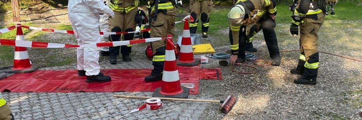 FW Voerde: Feuerwehr Voerde rettete Hund bei Zimmerbrand