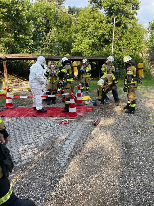 FW Voerde: Feuerwehr Voerde rettete Hund bei Zimmerbrand
