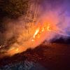 FW-EN: PKW-Brand greift auf Waldfläche über