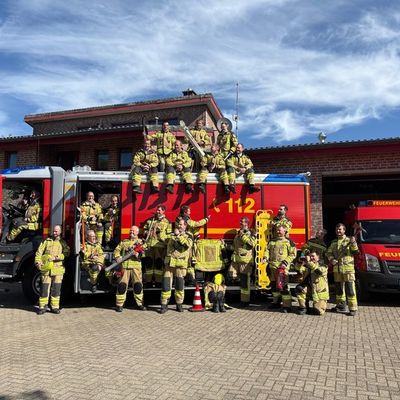 FW Alpen: Blaulicht meets Brunnenfest - 100 Jahre Feuerwehr Einheit Veen