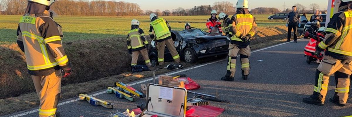 FW-SE: Schwerer Verkehrsunfall zwischen Alveslohe und Ellerau