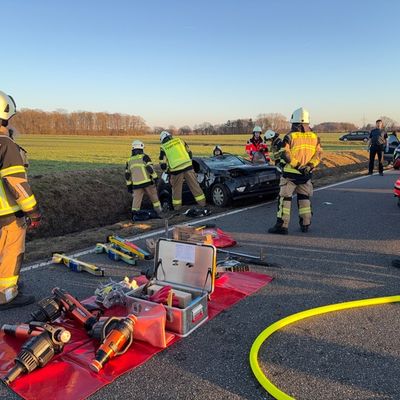FW-SE: Schwerer Verkehrsunfall zwischen Alveslohe und Ellerau