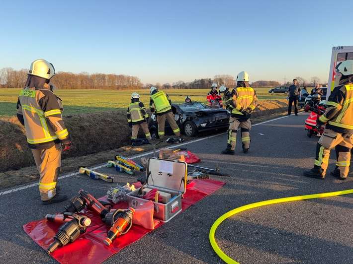 FW-SE: Schwerer Verkehrsunfall zwischen Alveslohe und Ellerau