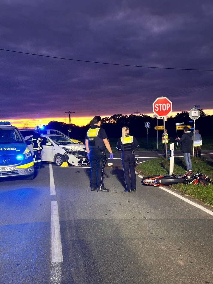 FW-Schermbeck: Unfall PKW / Motorrad