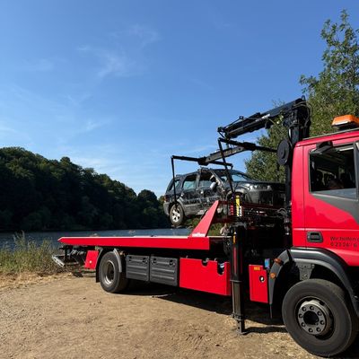 FW-EN: Geländewagen rollt in die Ruhr - Aufwändiger Einsatz von Feuerwehr und DLRG