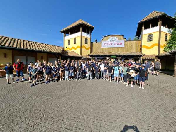 FW-OE: Jugendfeuerwehr der Gemeinde Kirchhundem erlebt unvergesslichen Tag im Fort Fun