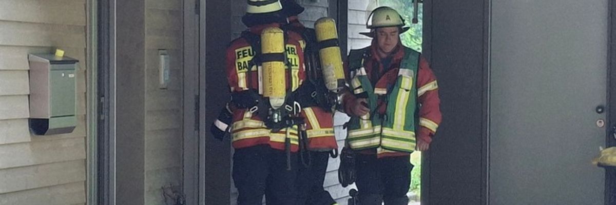 KFV-CW: Schwelbrand nach Blitzeinschlag / Hausbesitzer entdecken Gefahr im Obergeschoss/Feuerwehr öffnet Dachstuhl