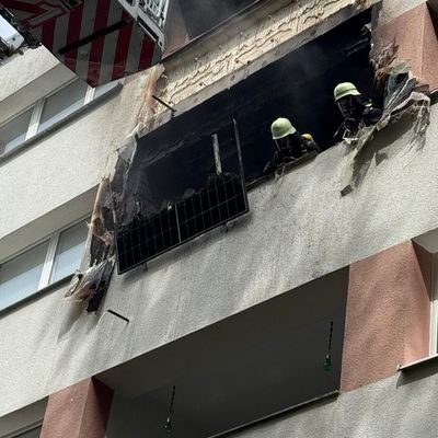 FW-E: Wohnungsbrand in Mehrfamilienhaus - zwei Wohnungen unbewohnbar
