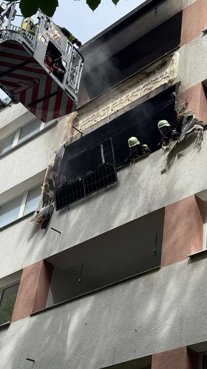 FW-E: Wohnungsbrand in Mehrfamilienhaus - zwei Wohnungen unbewohnbar