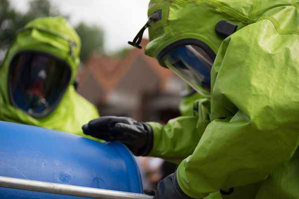 FW Norderstedt: Einsatzreicher Mittwochvormittag - Gefahrstoffeinsatz und drei Paralleleinsätze