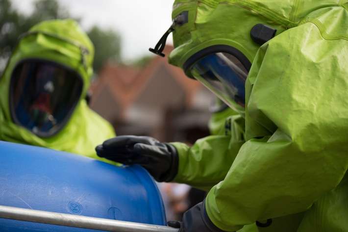 FW Norderstedt: Einsatzreicher Mittwochvormittag - Gefahrstoffeinsatz und drei Paralleleinsätze