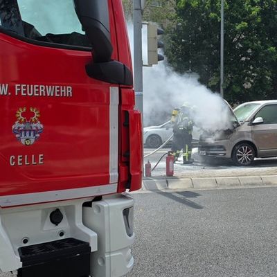 FW Celle: Pkw-Brand in der Altenceller Schneede