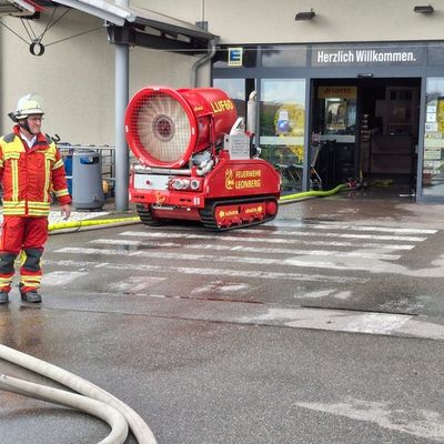 KFV-CW: Leergutautomat in Brand / Einkaufsmarkt evakuiert
