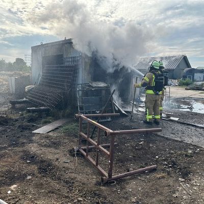 FW Weinheim: Containerbrand in der Bohäckersiedlung unterbricht Familienfest der Weinheimer Feuerwehr