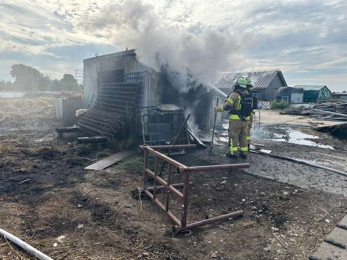 FW Weinheim: Containerbrand in der Bohäckersiedlung unterbricht Familienfest der Weinheimer Feuerwehr
