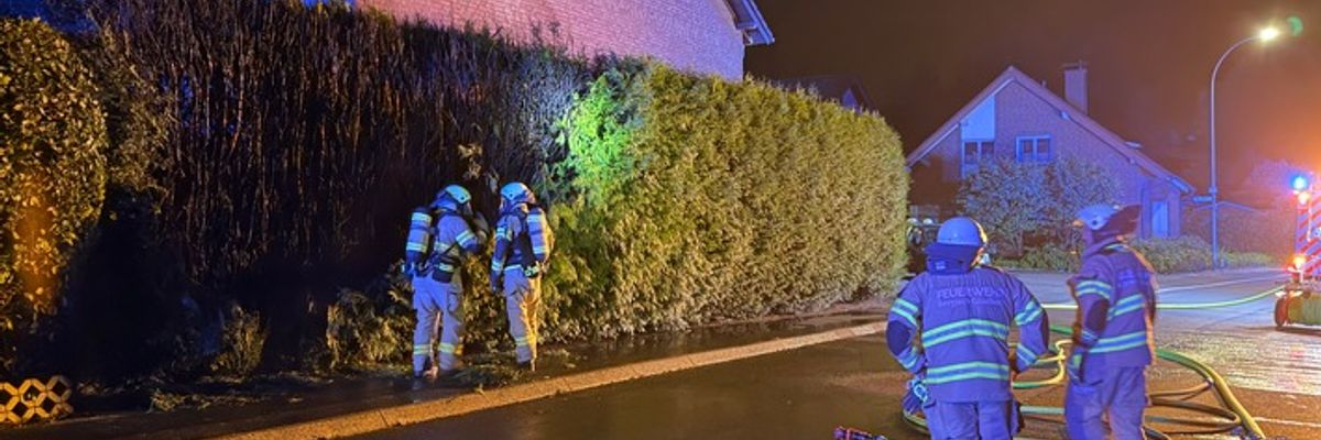 FW-GL: Feuerwehr Bergisch Gladbach unterstützt bei Waldbrand in Rösrath-Brand