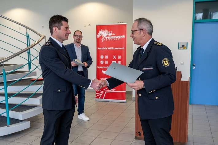 FW Stuttgart: Traumberufe bei der Feuerwehr Stuttgart: Stellenausschreibungen und Beförderungen