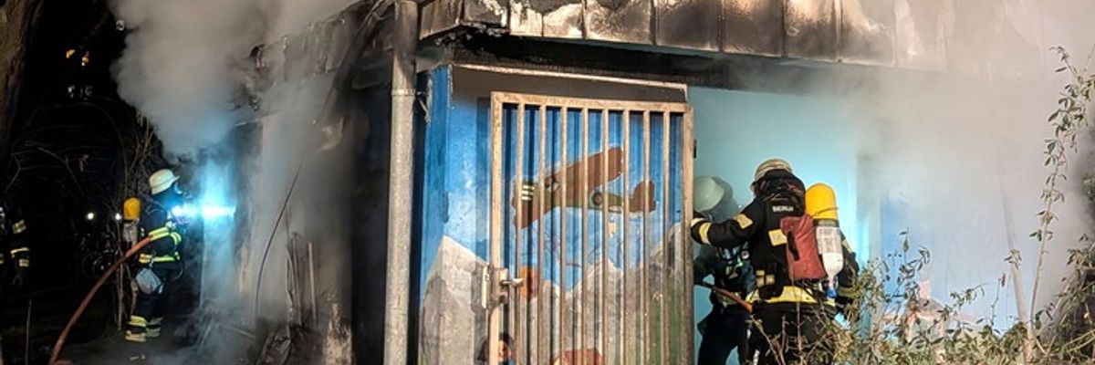 FW-M: Mülltonnenhäuschen in Brand (Obergiesing)