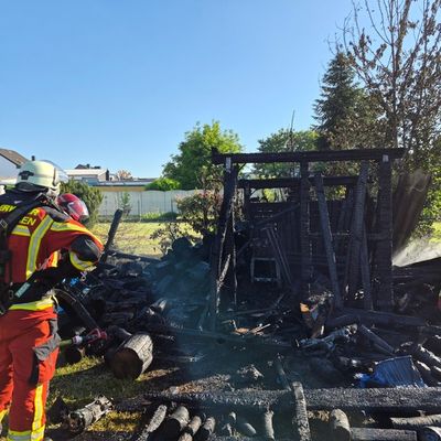 FW Düren: Düren im Einsatz-Triple: Feuerwehr löscht, rettet - und besteht das Seepferdchen