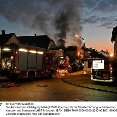 FW-M: Explosionen in Wohnhaus (Lerchenau)