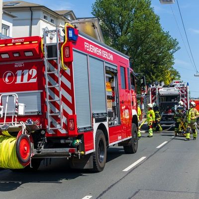 FW-MK: Zeitgleiche Vegetationsbrände im Iserlohner Stadtgebiet