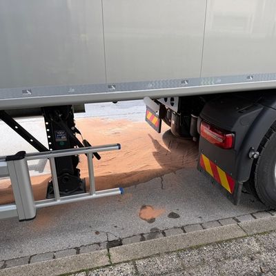FW-EN: Lkw verliert Kraftstoff