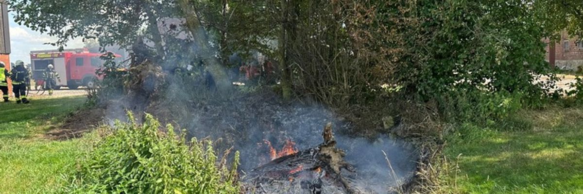 FW-KLE: Nicht angemeldetes Nutzfeuer löst Feuerwehreinsatz aus - Feuerwehr appelliert an die Bevölkerung