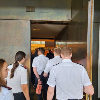 FW-WRN: Jugendfeuerwehr Werne besucht den Landtag Nordrhein-Westfalen