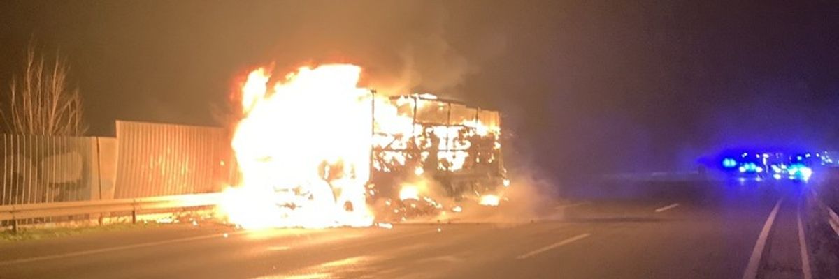 FW-GE: LKW-Brand auf der A2 bei Gelsenkirchen