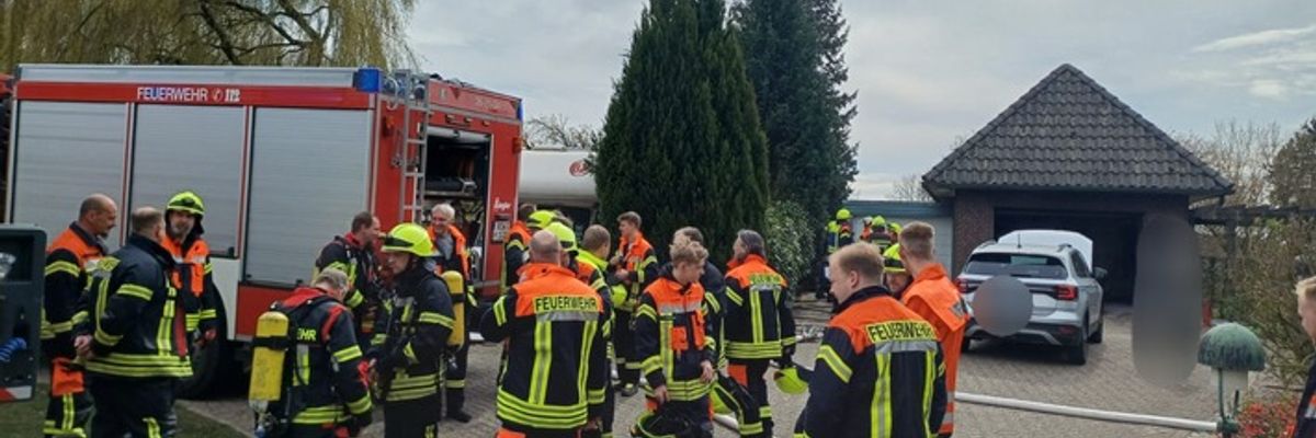 FW-ROW: Garagenbrand kann schnell gelöscht werden ++ Brandeinsatz am Samstagnachmittag in Stuckenborstel