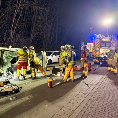 FW Menden: Verkehrsunfall auf der Balver Straße - eine Person verletzt