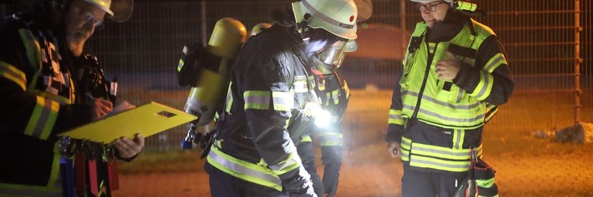 FW Hambühren: Oldauer Feuerwehrleute trainieren anspruchsvolles Einsatzszenario im Strandbad Ovelgönne