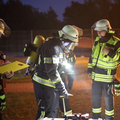 FW Hambühren: Oldauer Feuerwehrleute trainieren anspruchsvolles Einsatzszenario im Strandbad Ovelgönne