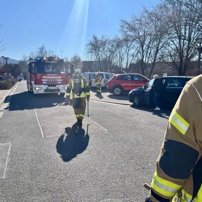 FW Weinheim: Türöffnung und Brandmeldeanlage beschäftigen die Feuerwehr
