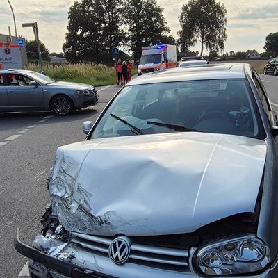 FW Südheide: Verkehrsunfall mit drei beteiligten Fahrzeugen