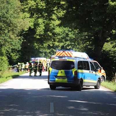 FW-SE: Schwerer Verkehrsunfall mit zwei eingeklemmten Insassen