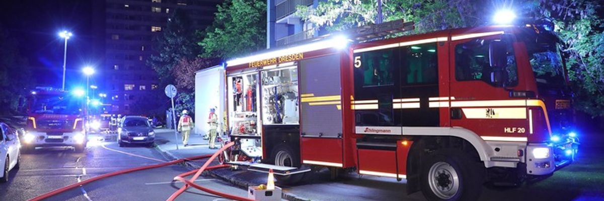 FW Dresden: PKW brennt in Tiefgarage & Wohnungsbrand in einem Wohnhochhaus