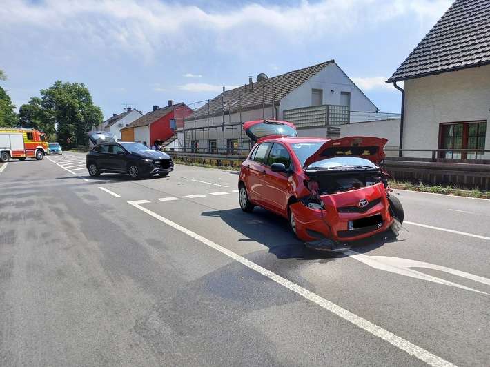 FW-EN: Verkehrsunfall - Ender Tal / Ecke Gederner Straße